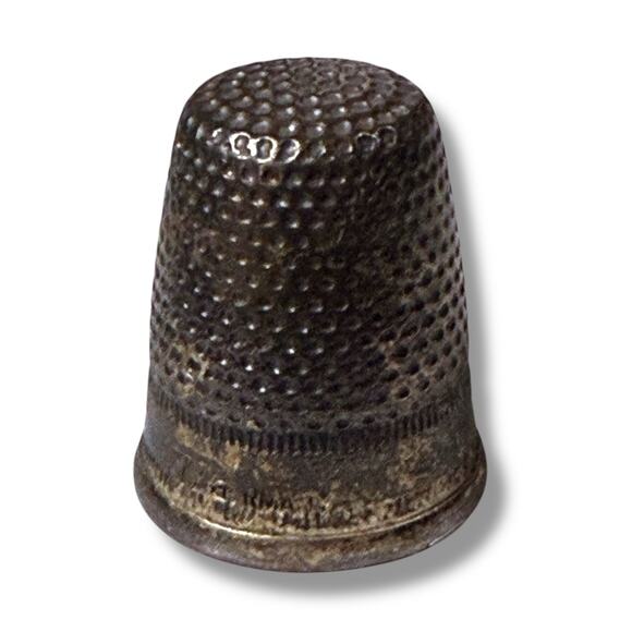 Vintage Souvenir Thimble Dimpled Silver Tone Neuschwanstein Castle Germany - Picture 3 of 7